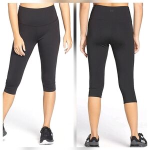 NWT Calia By Carrie Underwood Power Sculpt Knee Crop Bike Short Pure Black Small